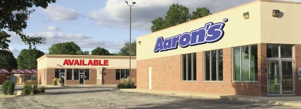 Crossroads Center: 2115-2140 Court Street, Pekin, IL 61554